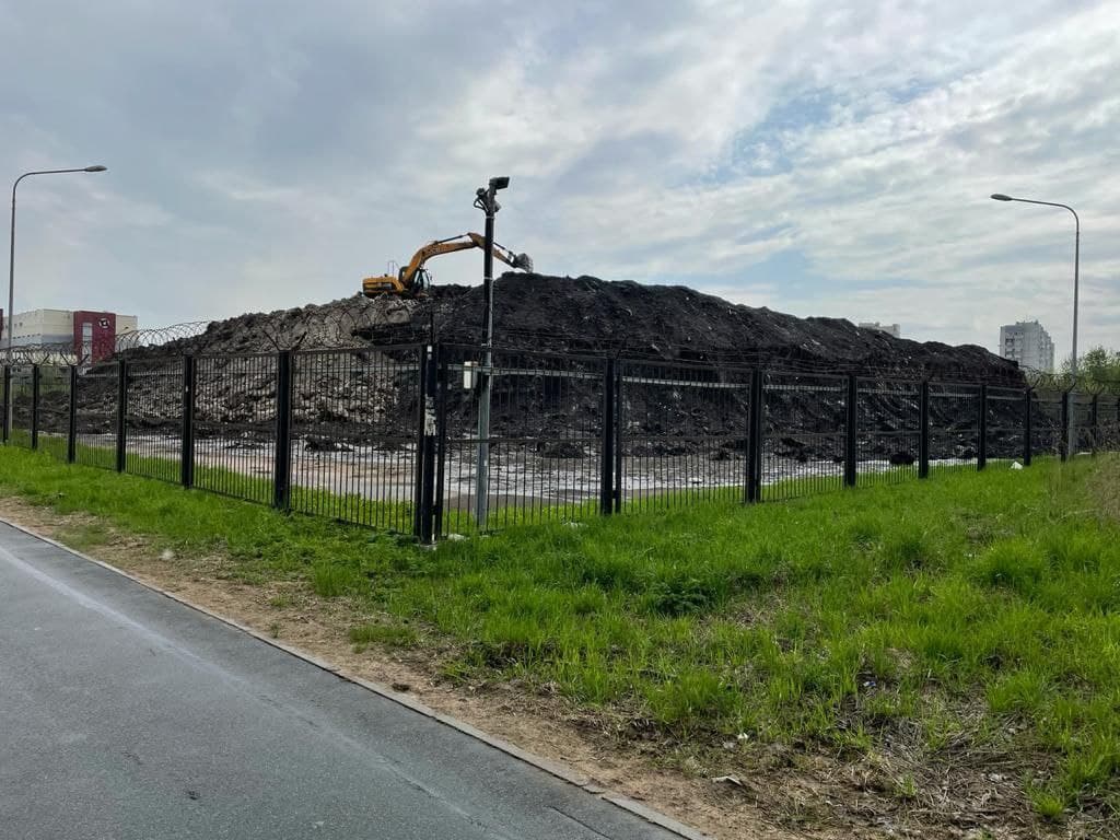 Черный мегасугроб