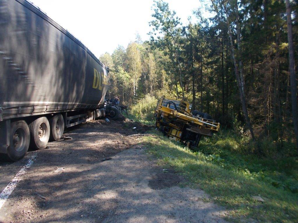 ДТП экскаватор и фура Мерседес 
