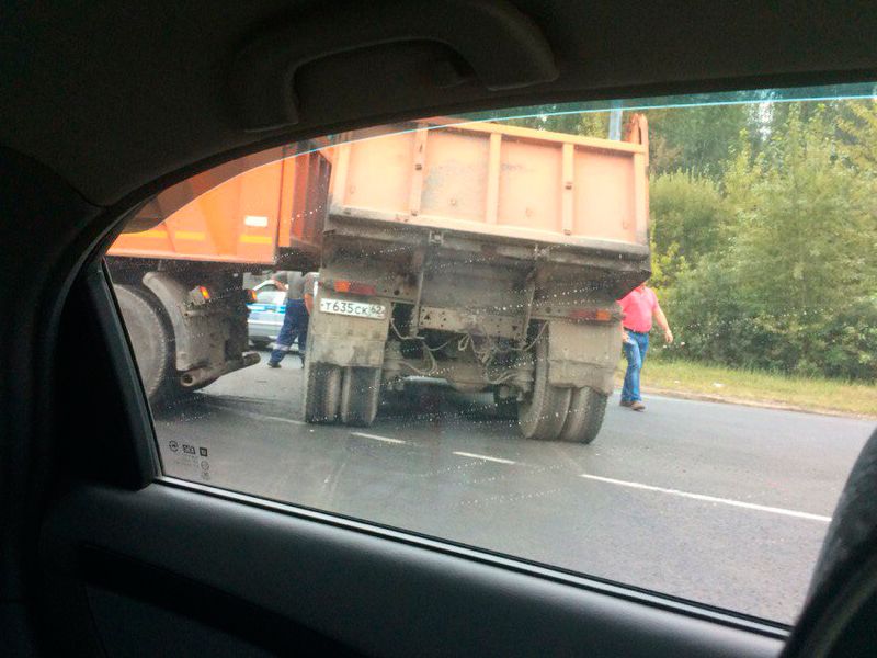 Встретились 2-е на дороге ...